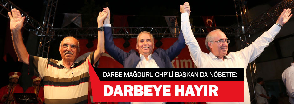 Devrik CHP'li başkan meydandan ‘darbeye hayır' dedi