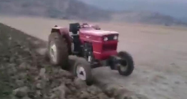 Traktör devrildi, çiftçi öldü