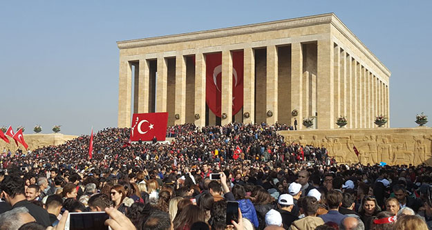 Anıtkabir'de binlerin içinde Sarayköylü gençler de yer aldı
