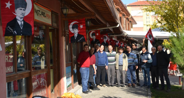 Buldan'da her yer Atatürk, her yer kırmızı-beyaz