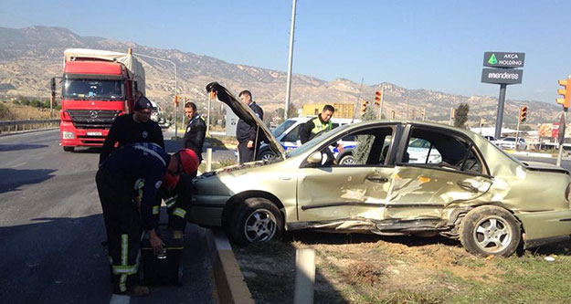 Sarayköy'deki kazada biri çocuk üç kişi yaralandı