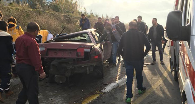 Bozburun'da iki araç çarpıştı; iki kişi yaralandı