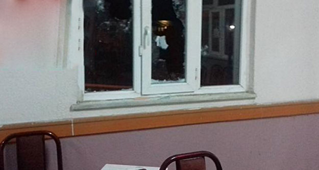 Çivril'de bir kahvehane kurşunlandı