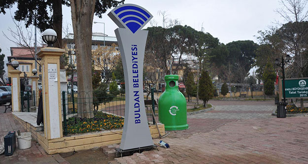 Buldan Belediyesi'nden parklarda ücretsiz internet hizmeti