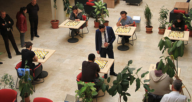 Öğrencilere satranç daveti