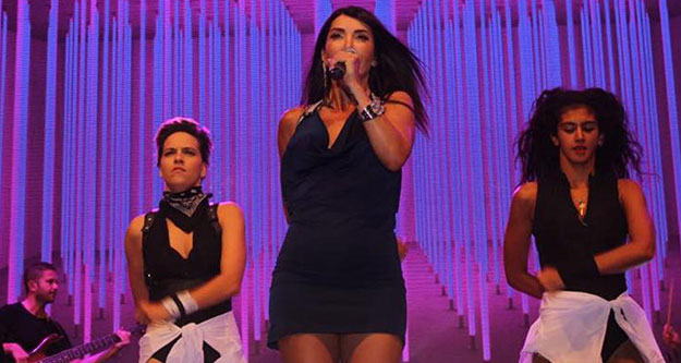 Çivril'deki Elma Festivali'nde Hande Yener konseri