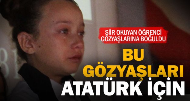 Atatürk için  gözyaşı döken öğrenciyi başkan teselli etti