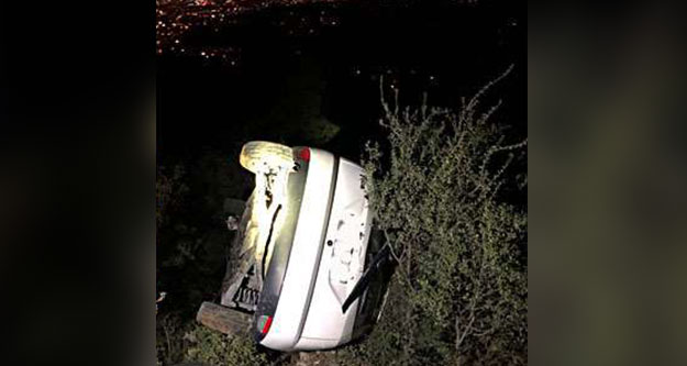 Otomobil 70 metreden yuvarlandı, 2 kişi yaralandı
