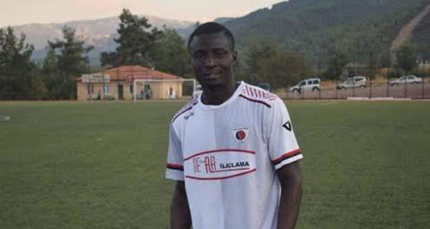 Sahada kalp krizi geçiren Nijeryalı futbolcu öldü