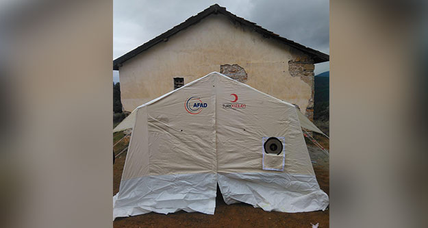 Depremzedeler oylarını çadırlarda kullanacak