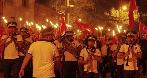 Babadağ'da Cumhuriyet yürüyüşü ve fener alayı
