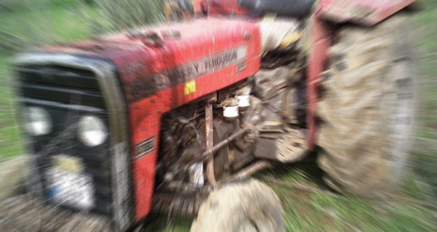 Traktörle geri manevra yapan çiftçi eşinin ölümüne neden oldu