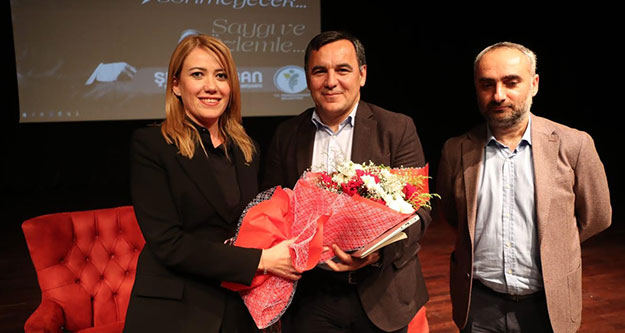 Gazeteciler Zeyrek ve Saymaz Atatürk'ü anlattı, kitap imzaladı