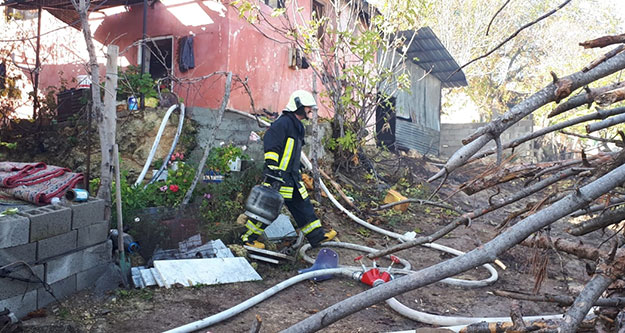 Kale'de ev yangını maddi hasara neden oldu