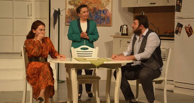 ‘Geç Kalanlar' oyunu Sarayköy'de sahnelendi