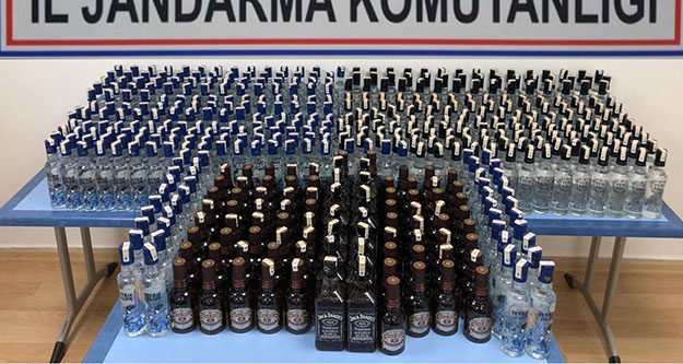 Kamyonetten 484 şişe kaçak içki ele geçirildi
