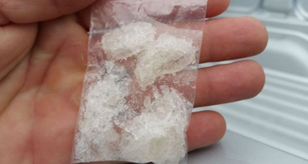 10 gram kristal met ile yakalanan kadın ile arkadaşı gözaltına alındı