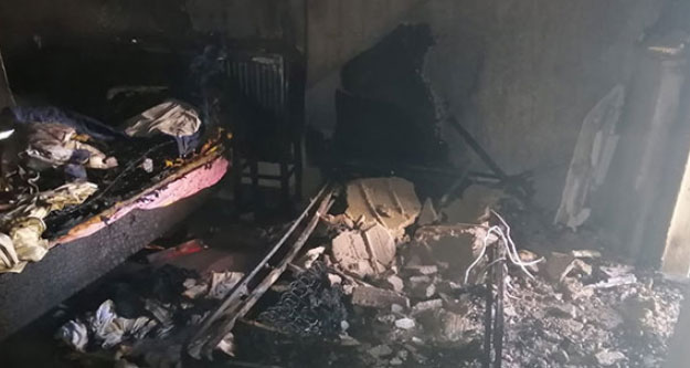 Elektrikli soba evi yaktı; anne kız hastaneye kaldırıldı