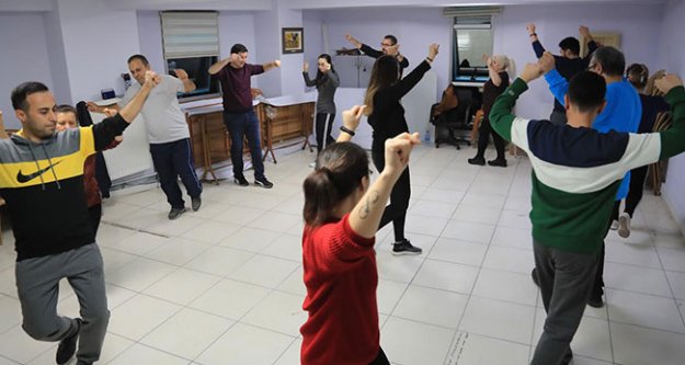Pamukkale Belediyesi'nin ücretsiz halk oyunları kurs başvuruları başladı